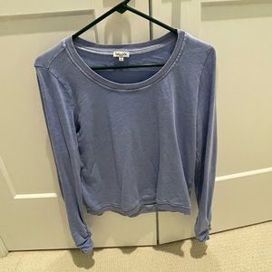 Cropped blue sweatshirt